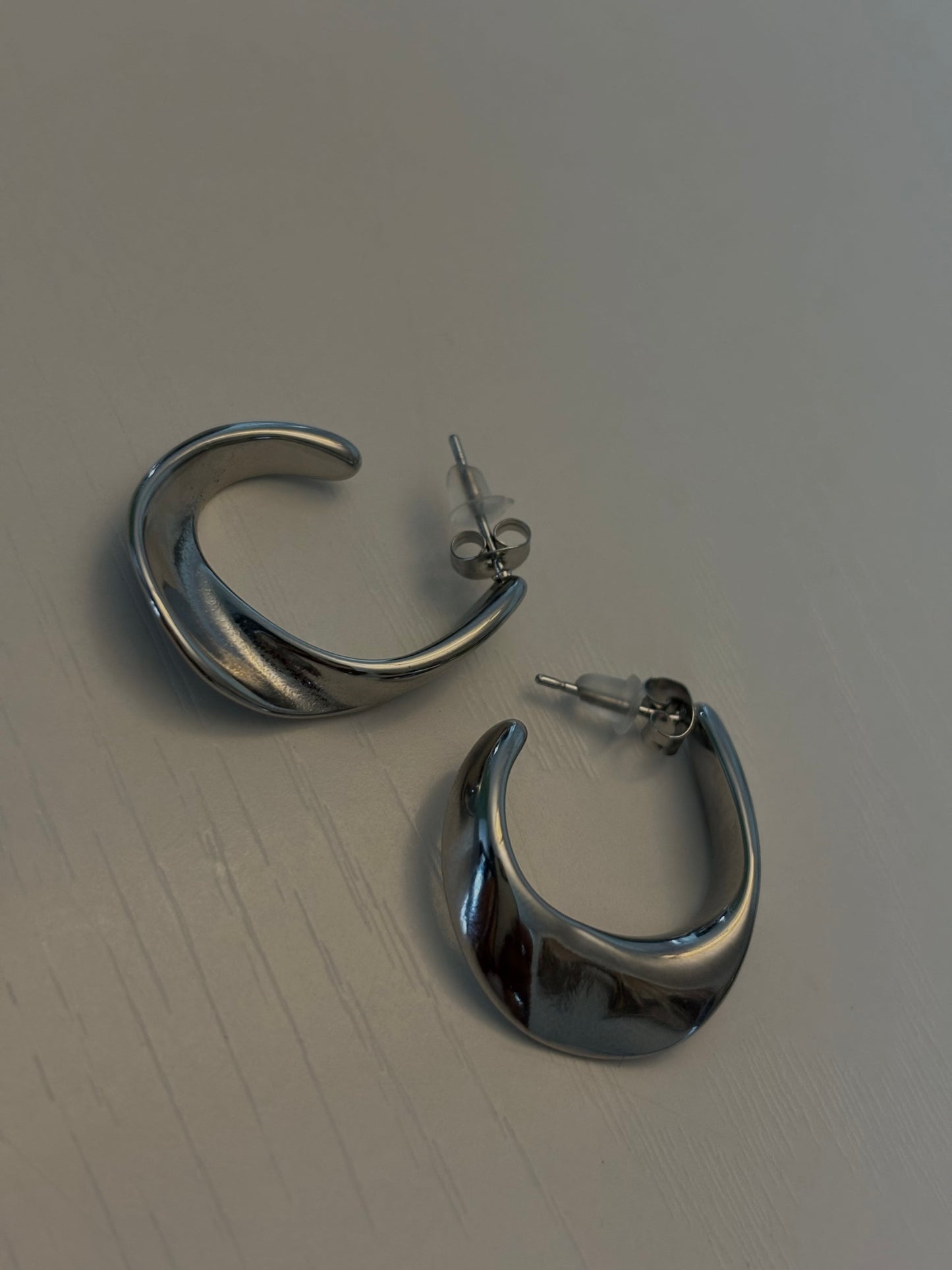 Danna Curved Earrings